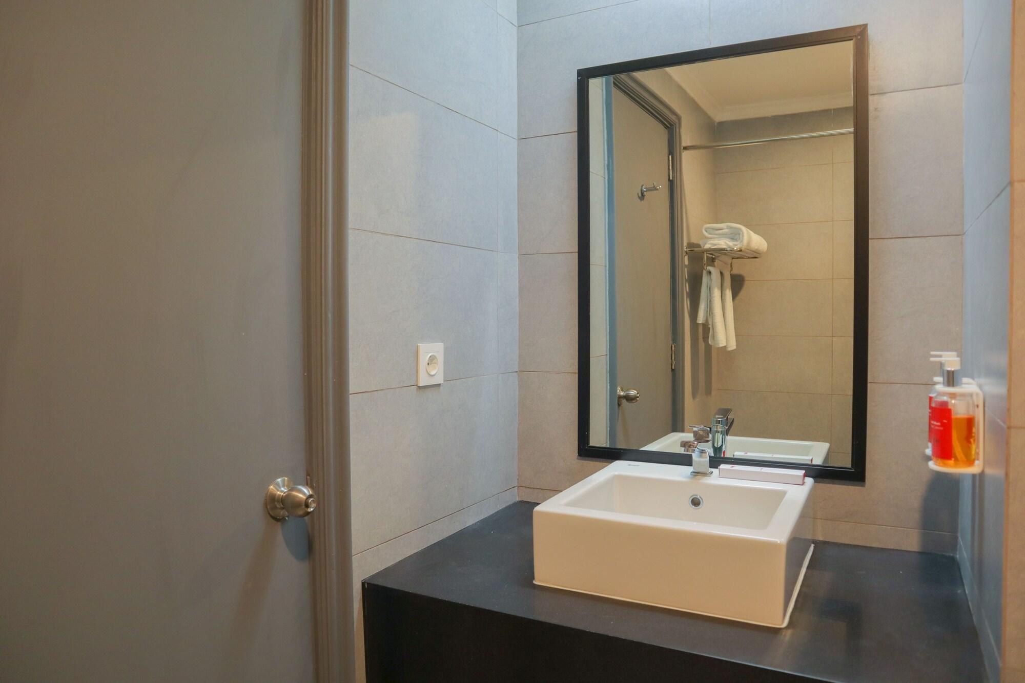 Super Oyo Townhouse 2 Hotel Gunung Sahari Jakarta Exterior foto